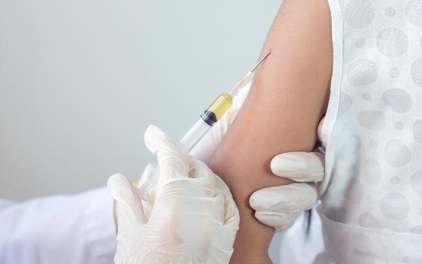 Nowe zasady szczepień dla ozdrowieńców. Kiedy będą mogli otrzymać szczepionkę?